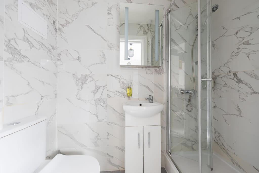 Victorian Beauty With Private Toilet And Shower Near Tube Station Londres Extérieur photo